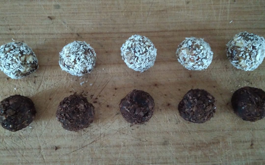 DATE AND COCONUT BALLS